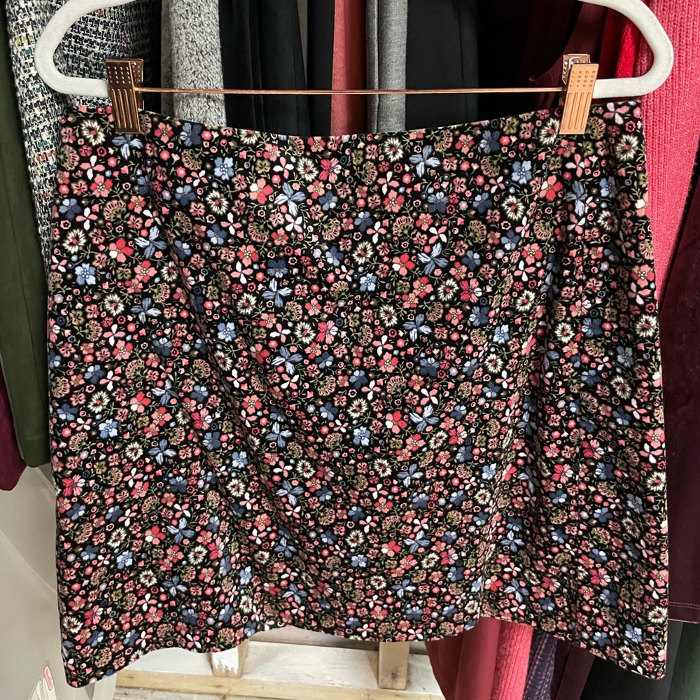 Loft velvet floral mini skirt